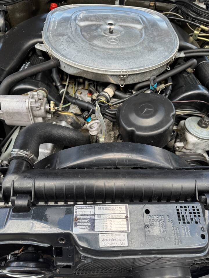 Image 15/26 of Mercedes-Benz 560 SEC (1990)
