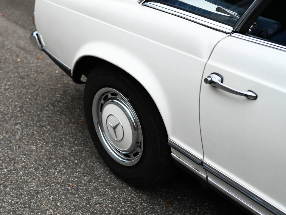 Image 21/38 of Mercedes-Benz 280 SL (1968)