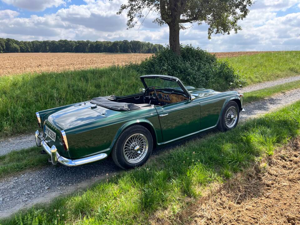 Image 6/18 of Triumph TR 4A IRS (1967)