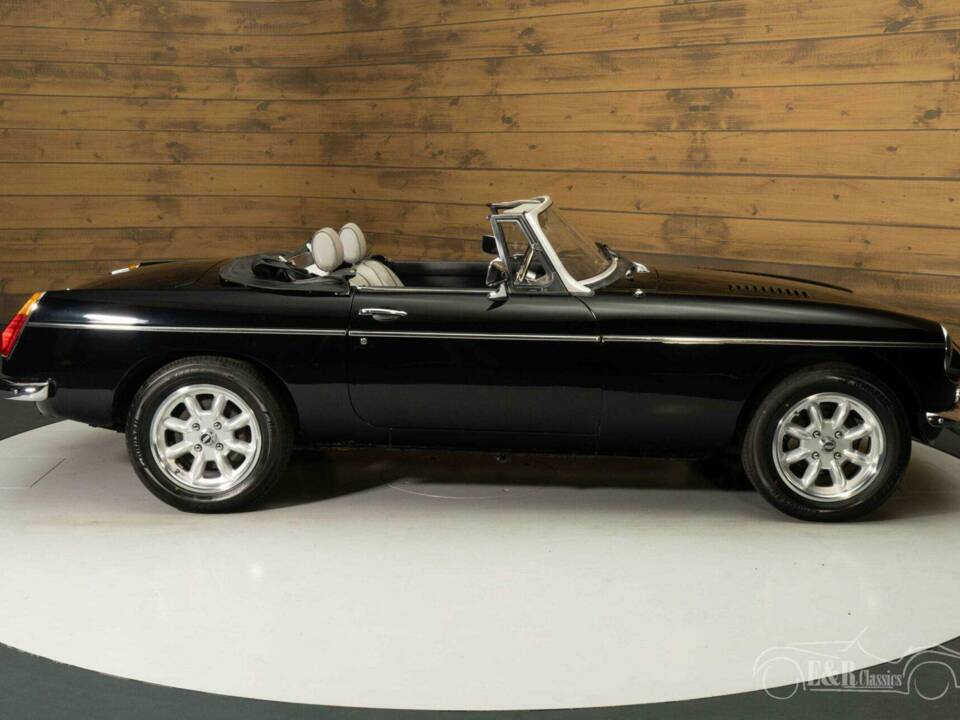 Image 7/19 of MG MGB (1980)