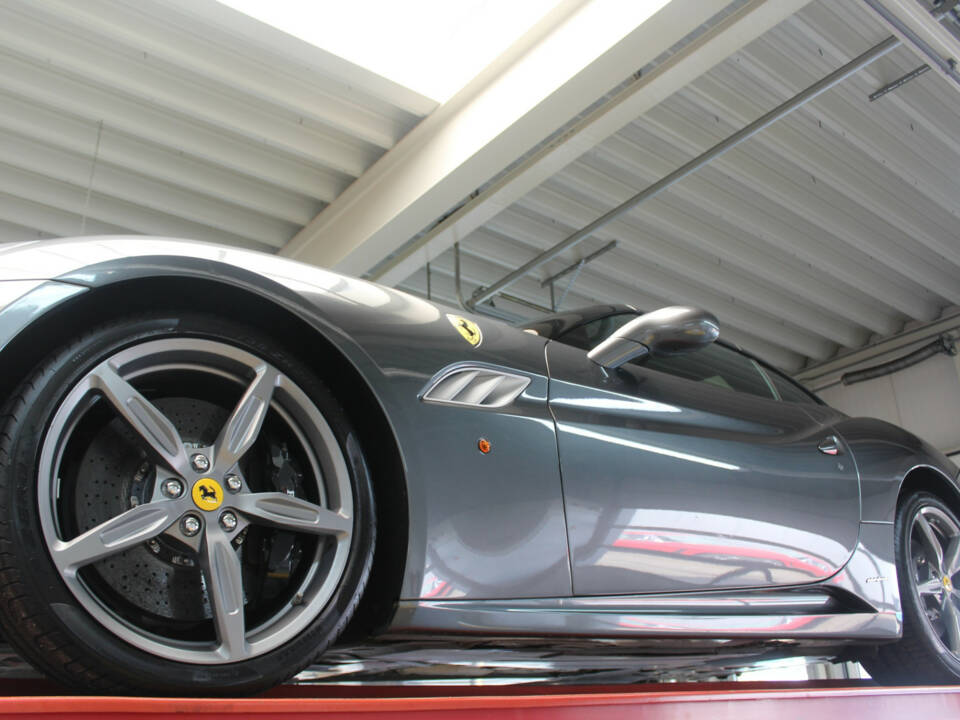 Imagen 6/50 de Ferrari California (2010)