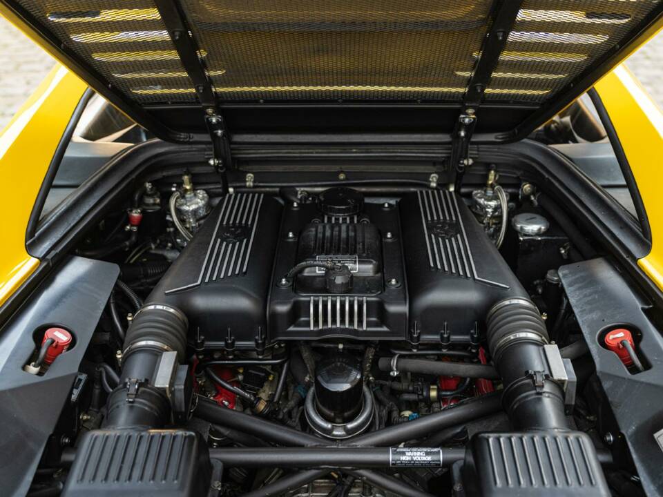 Immagine 15/33 di Ferrari F 355 Berlinetta (1995)