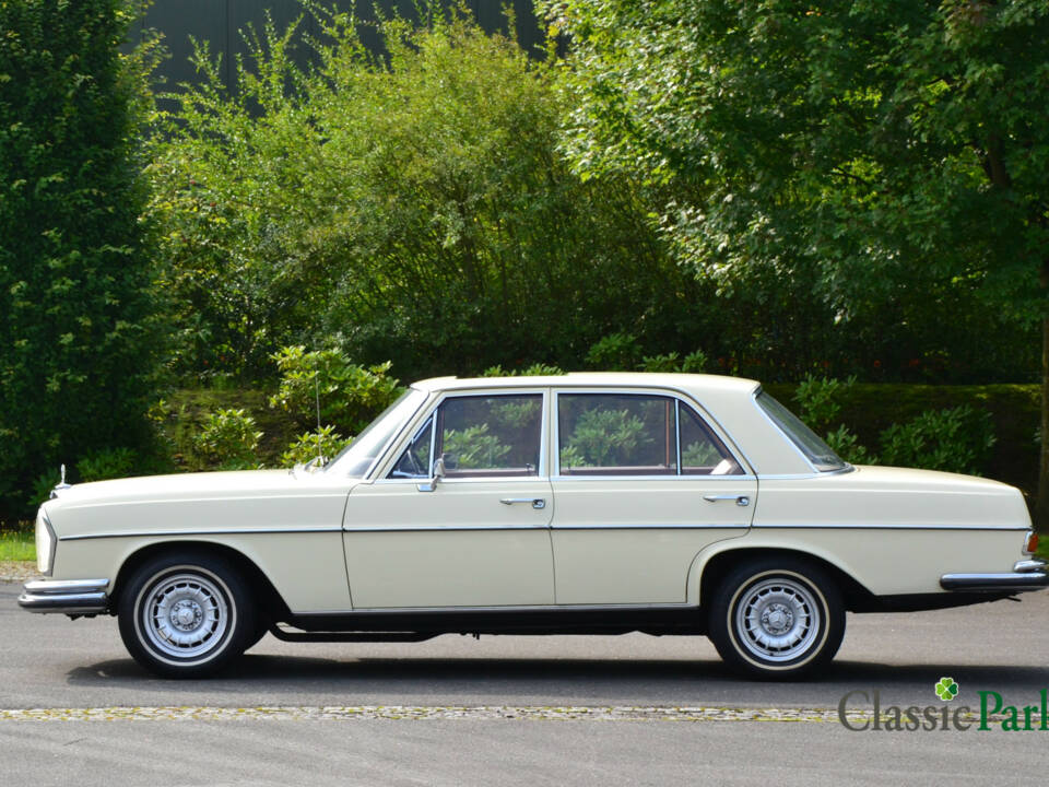 Image 2/49 of Mercedes-Benz 280 SE 3,5 (1972)