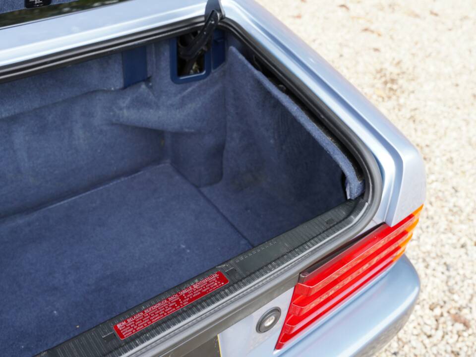 Image 18/50 de Mercedes-Benz 300 SL (1991)