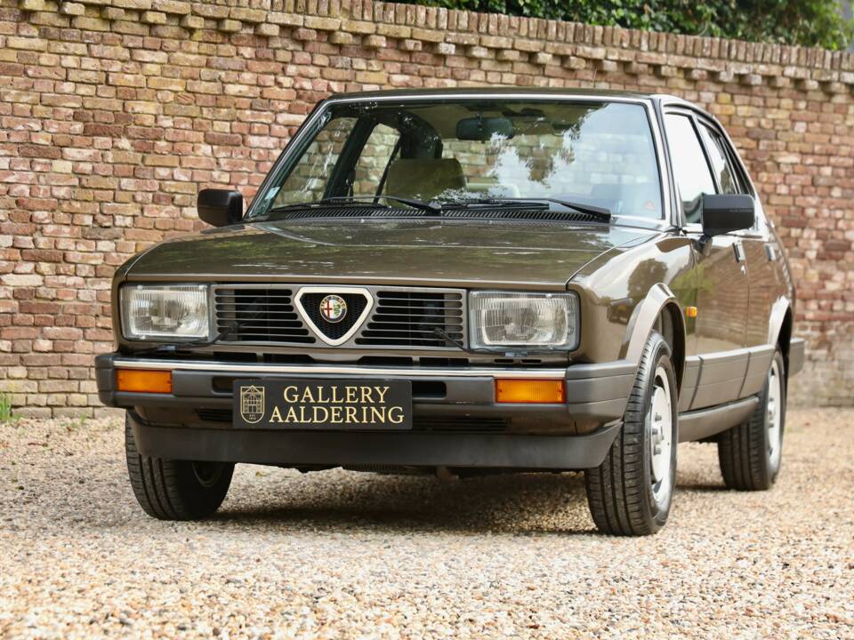 Bild 18/50 von Alfa Romeo Alfetta 2.0 (1984)
