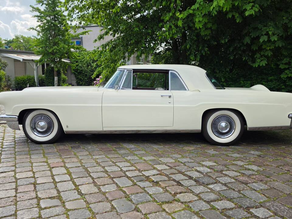 Image 2/75 of Lincoln Continental Mark II (1956)