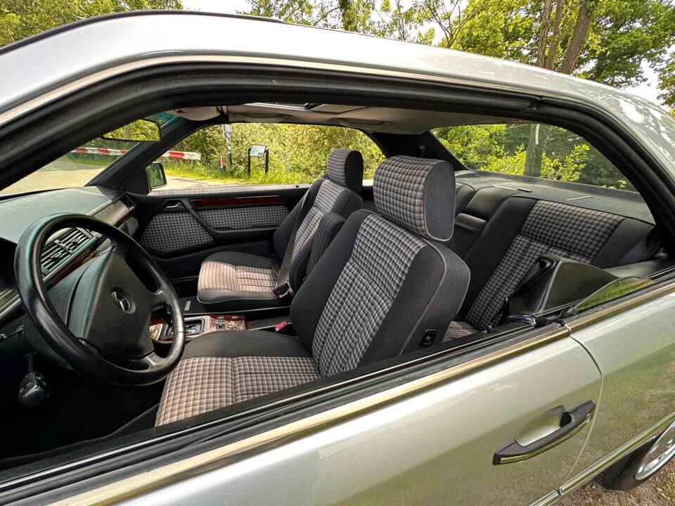 Bild 12/17 von Mercedes-Benz 230 CE (1991)