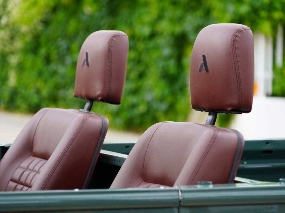 Bild 30/37 von Land Rover 90 (1987)