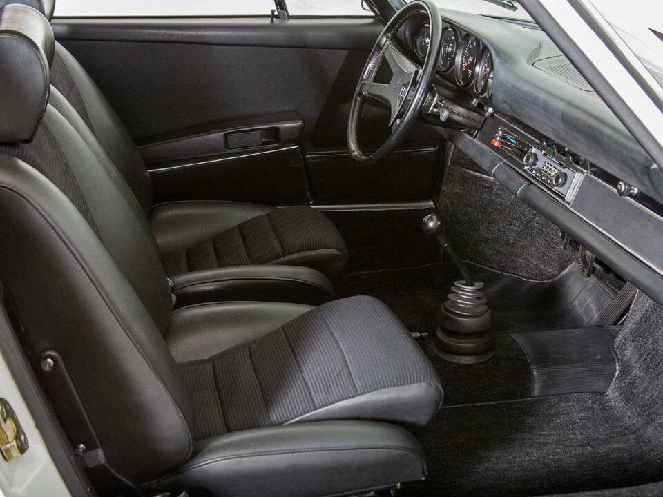 Immagine 16/19 di Porsche 911 Carrera RS 2.7 (Touring) (1973)
