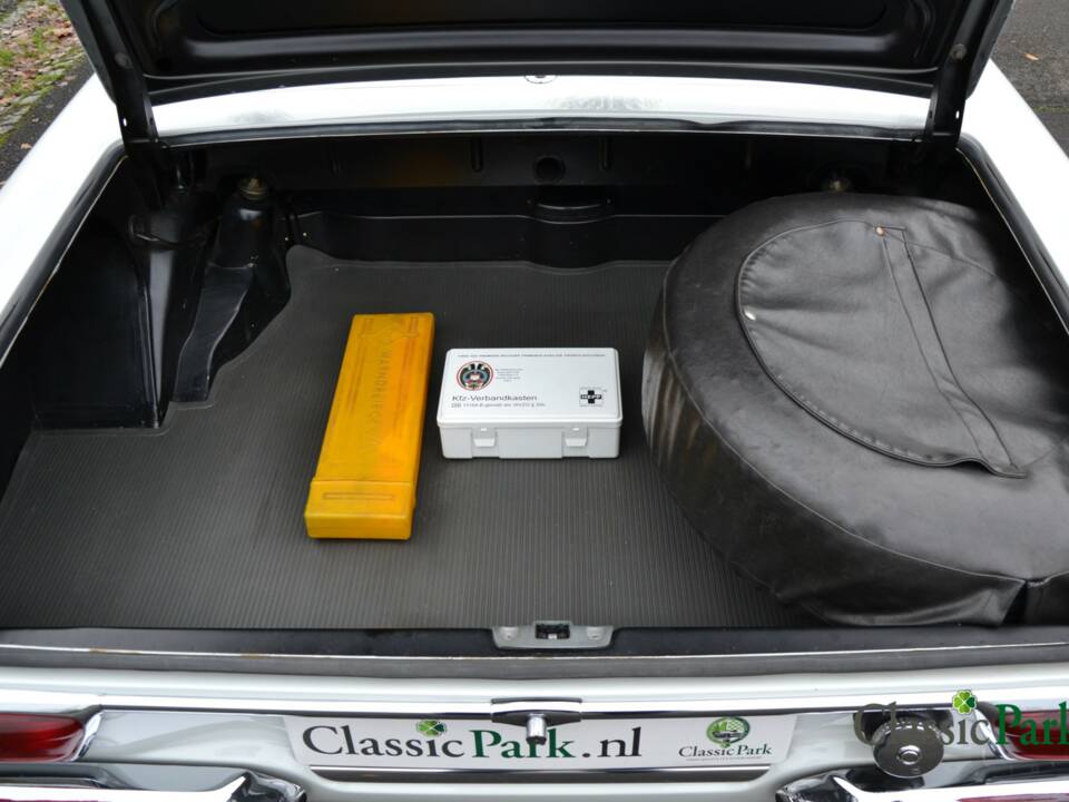 Image 14/50 of Mercedes-Benz 250 SL (1966)