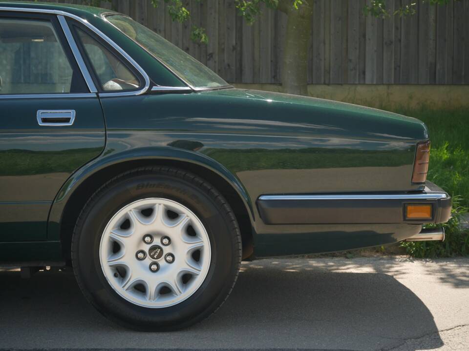 Image 17/33 of Jaguar Sovereign 3.6 (1988)