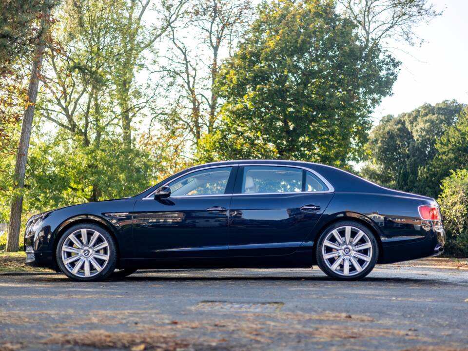 Image 2/31 of Bentley Continental Flying Spur (2013)