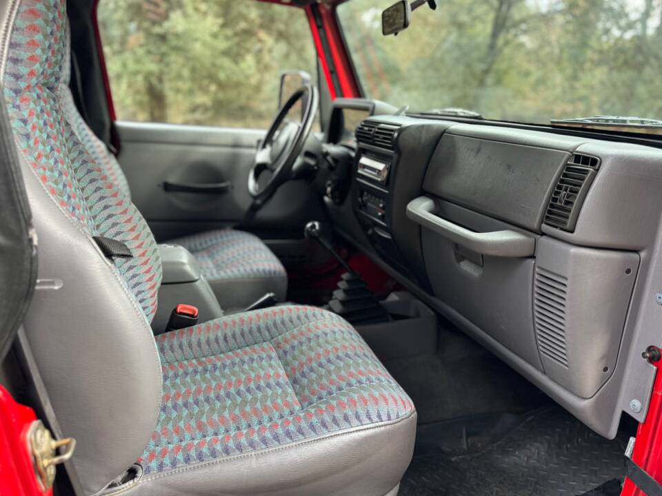 Image 24/31 of Jeep Wrangler Sport 2.5 (1996)