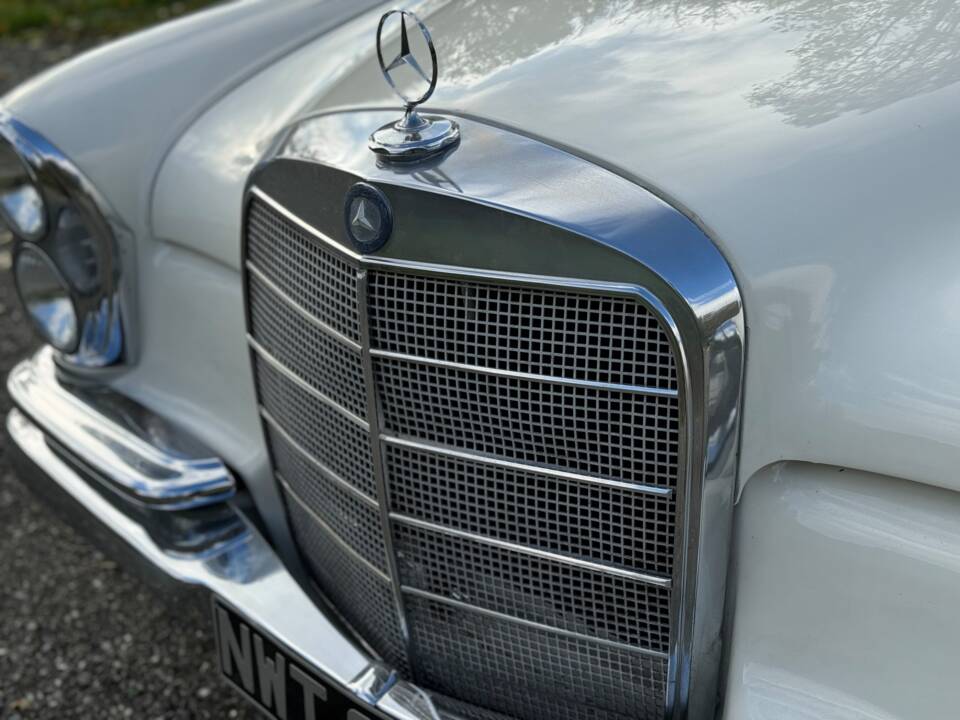 Image 77/132 of Mercedes-Benz 220 SE b (1963)