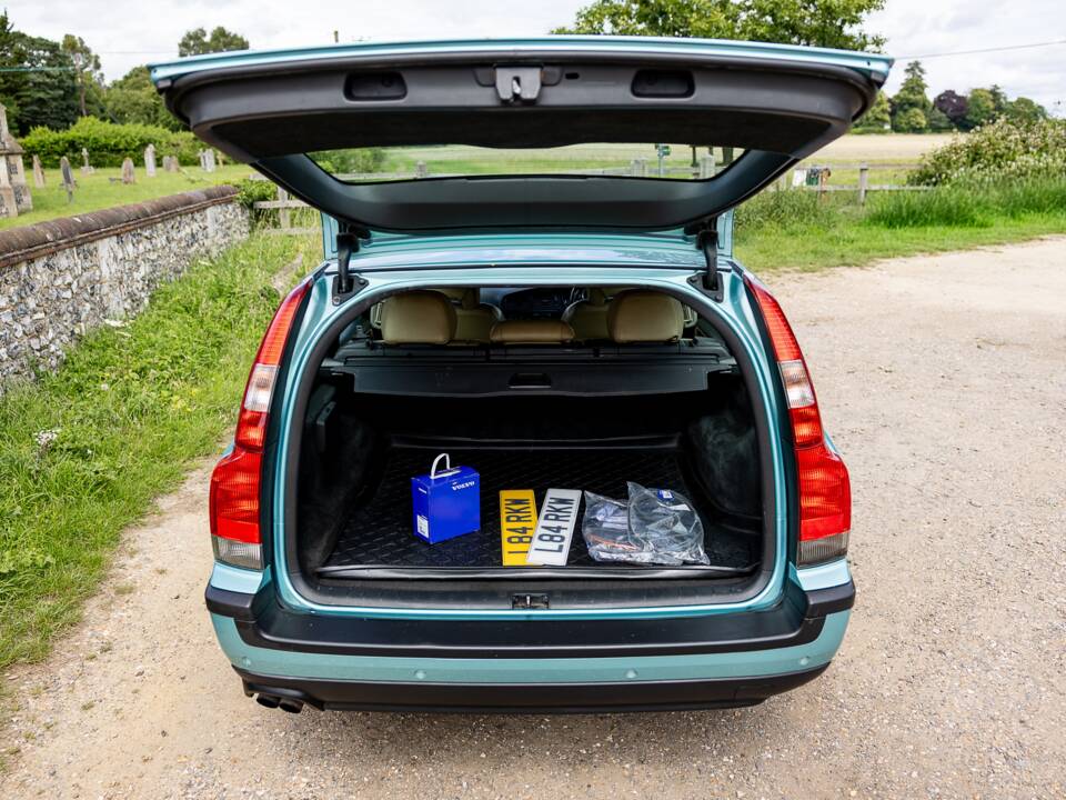 Image 47/50 de Volvo V70 R AWD (2003)