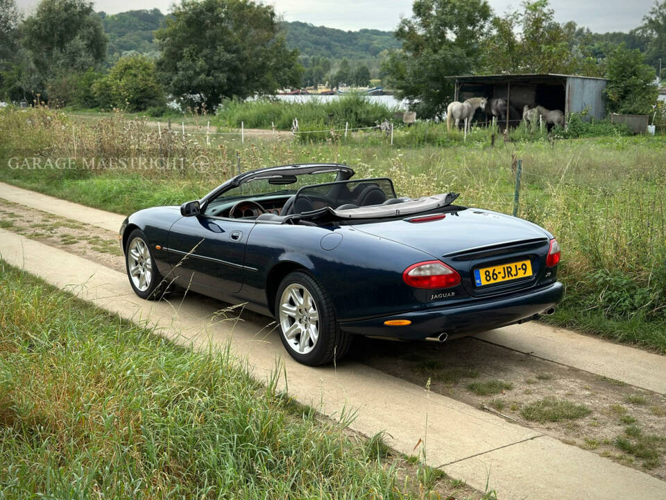 Image 15/100 de Jaguar XK8 4.0 (2000)