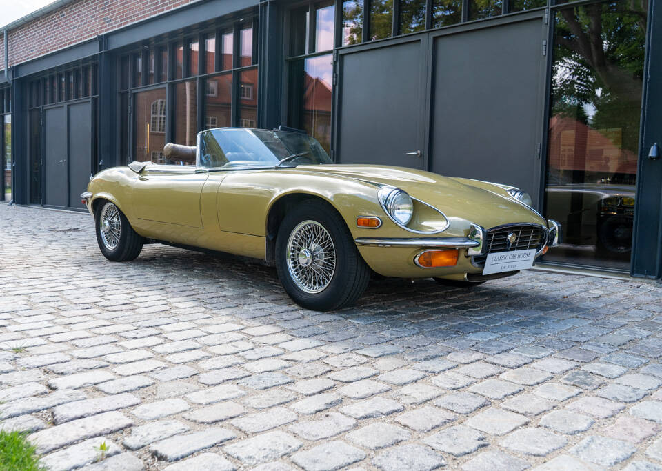 Image 5/31 de Jaguar E-Type V12 (1973)