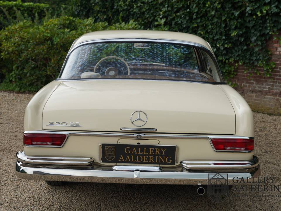 Afbeelding 5/50 van Mercedes-Benz 220 SE b (1965)