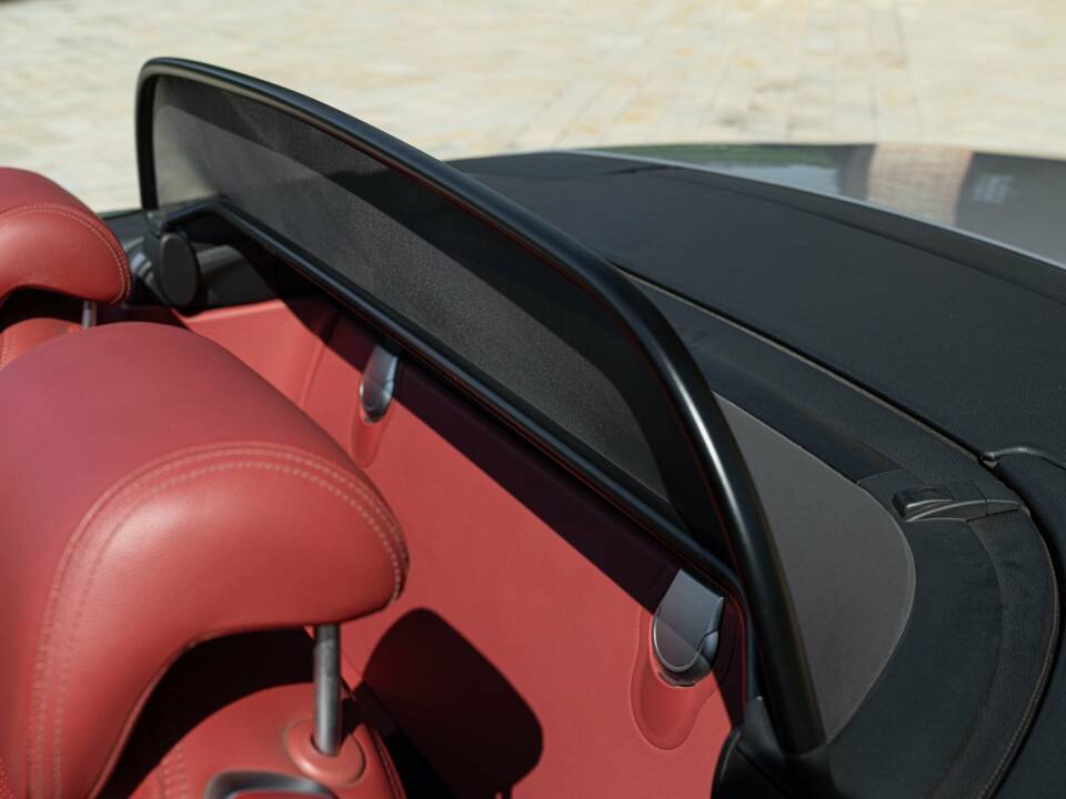 Image 33/50 of Mercedes-Benz SL 55 AMG (2002)