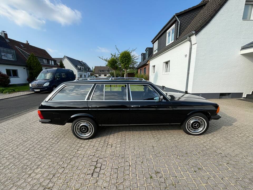 Image 48/51 of Mercedes-Benz 230 TE (1983)