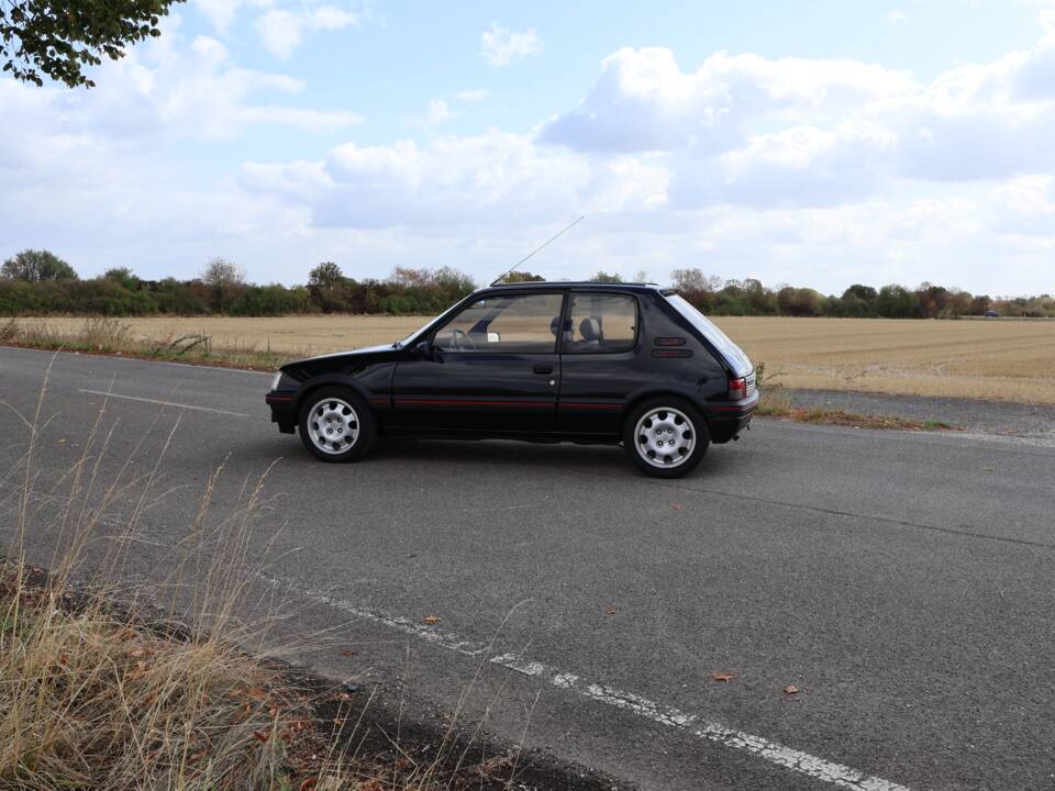 Obraz 38/56 pojazdu Peugeot 205 GTi 1.9 (1991)