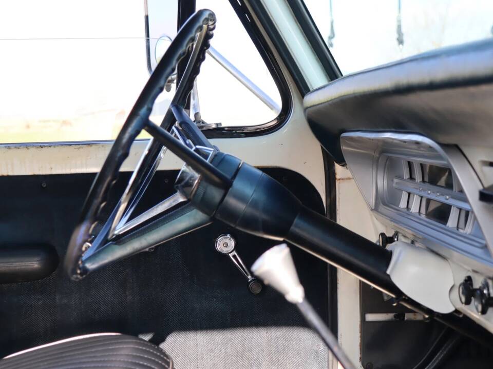 Image 36/52 of Ford F-100 (1967)