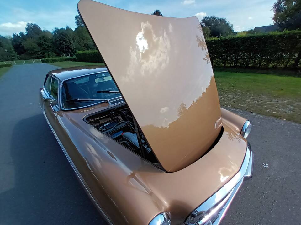 Image 34/73 of Volvo 1800 ES (1972)