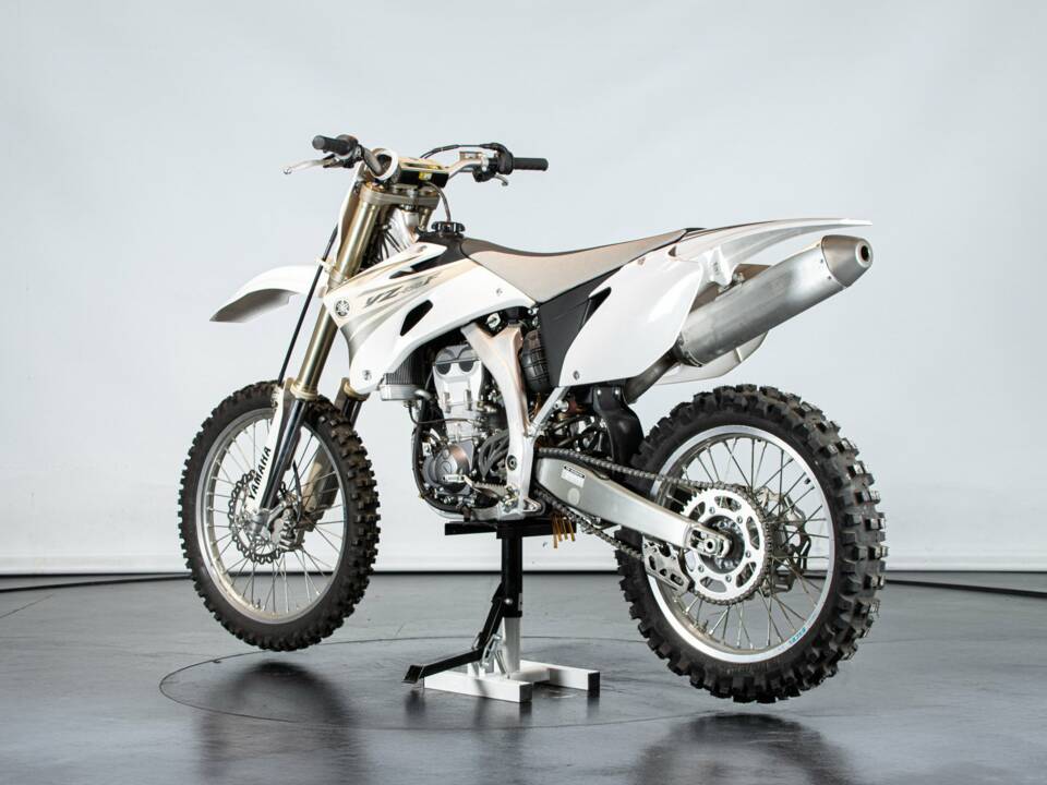 Image 2/50 de Yamaha DUMMY (2007)
