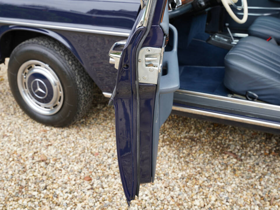 Image 25/50 of Mercedes-Benz 300 SEL 6.3 (1970)