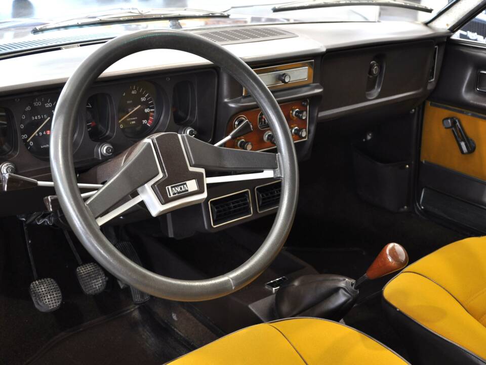 Image 28/37 of Lancia Beta HPE 1600 (1975)