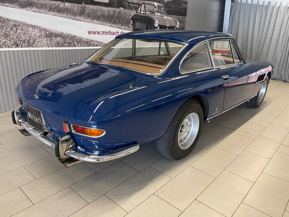 Image 7/20 of Ferrari 330 GT 2+2 (1967)