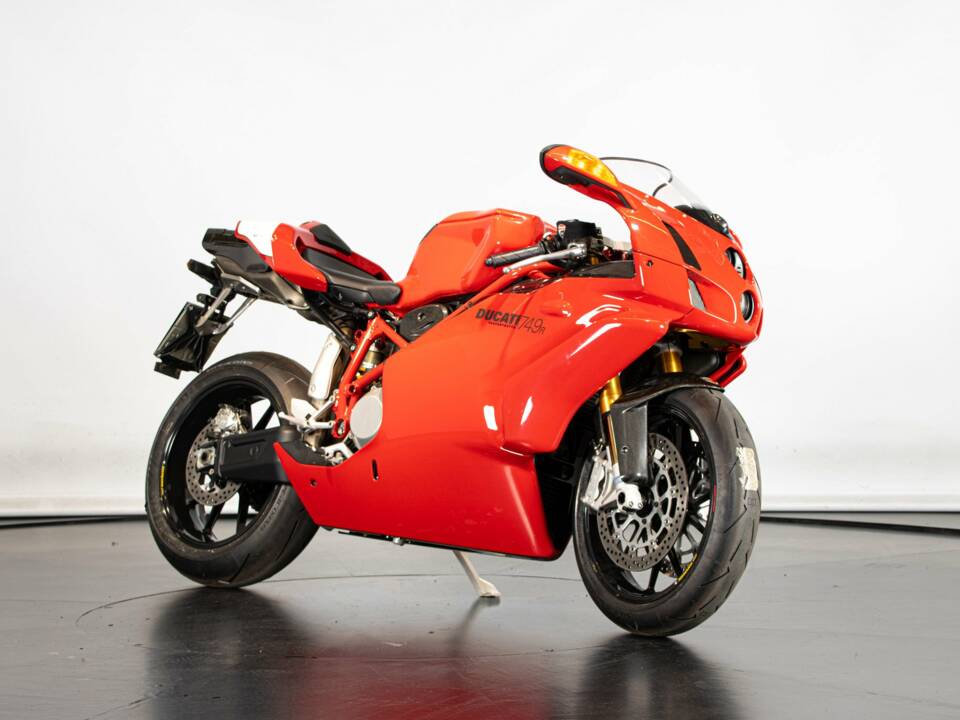 Image 5/50 of Ducati DUMMY (2004)
