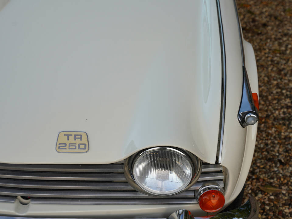 Image 27/50 of Triumph TR 250 (1968)