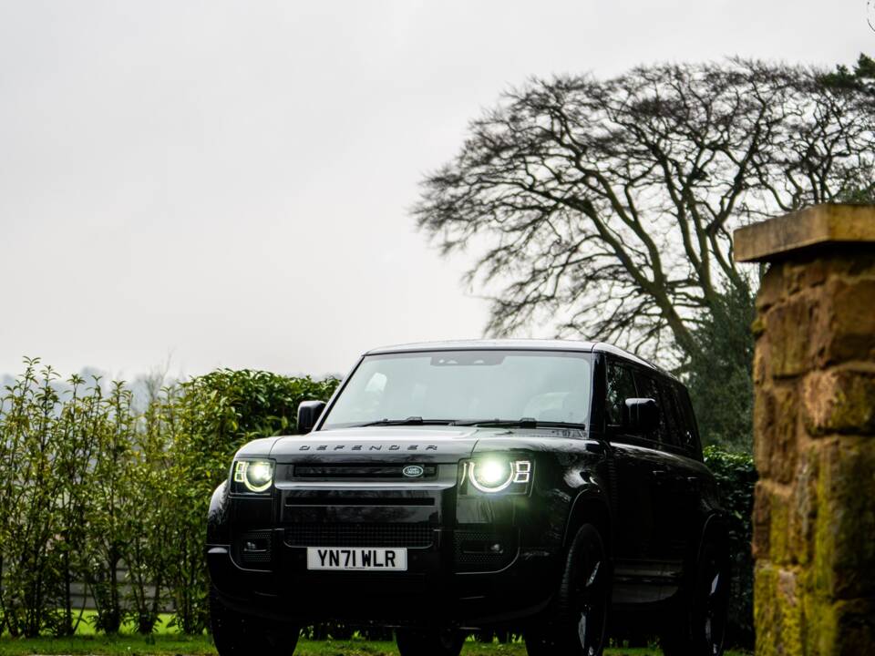 Image 22/50 of Land Rover Defender 110 V8 &quot;Bond Edition&quot; (2021)