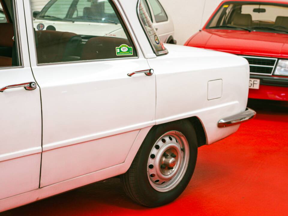 Bild 12/34 von Alfa Romeo Giulia Nuova Super 1600 (1979)