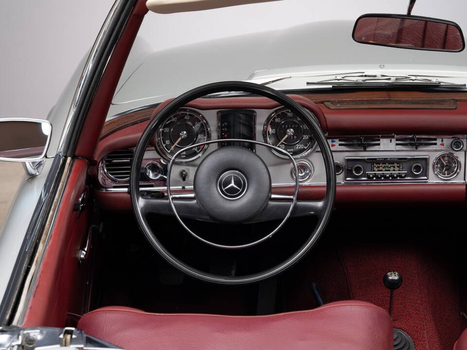 Bild 34/44 von Mercedes-Benz 280 SL (1970)