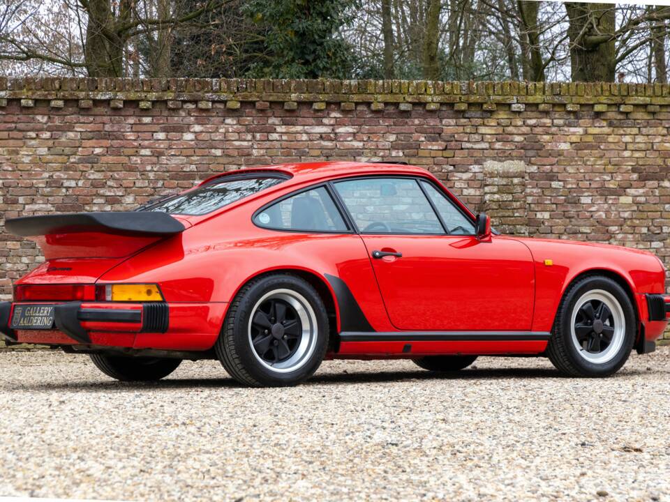 Bild 39/50 von Porsche 911 Carrera 3.2 (1988)