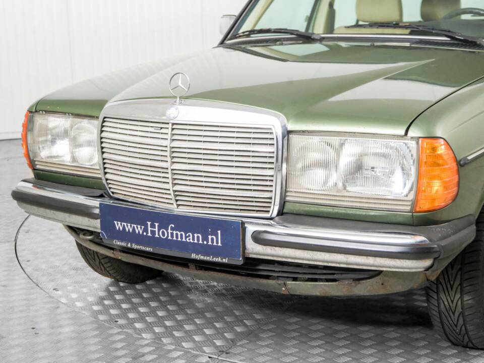 Afbeelding 19/50 van Mercedes-Benz 200 T (1982)