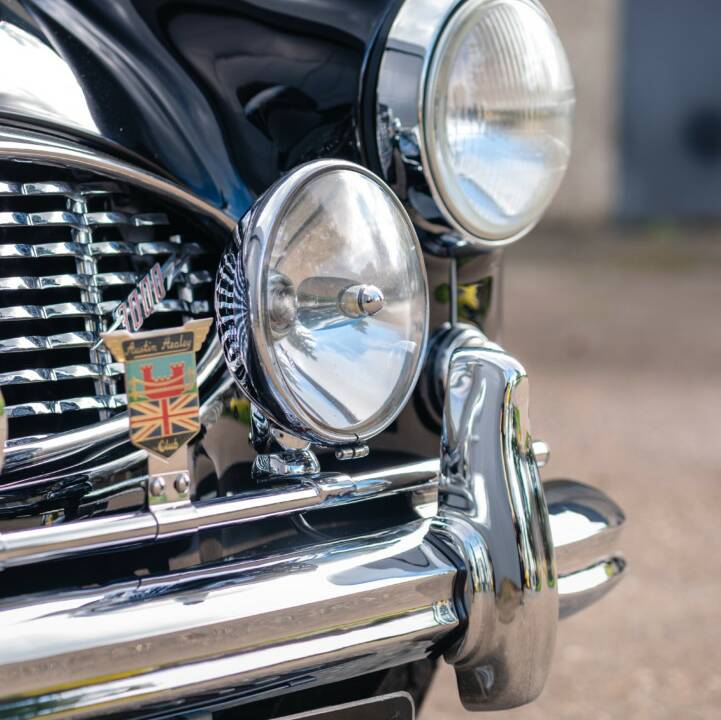 Image 5/50 of Austin-Healey 3000 Mk II (BN7) (1962)