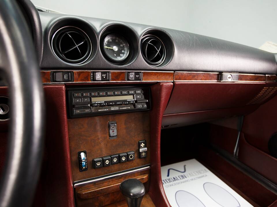 Image 32/48 of Mercedes-Benz 560 SL (1988)