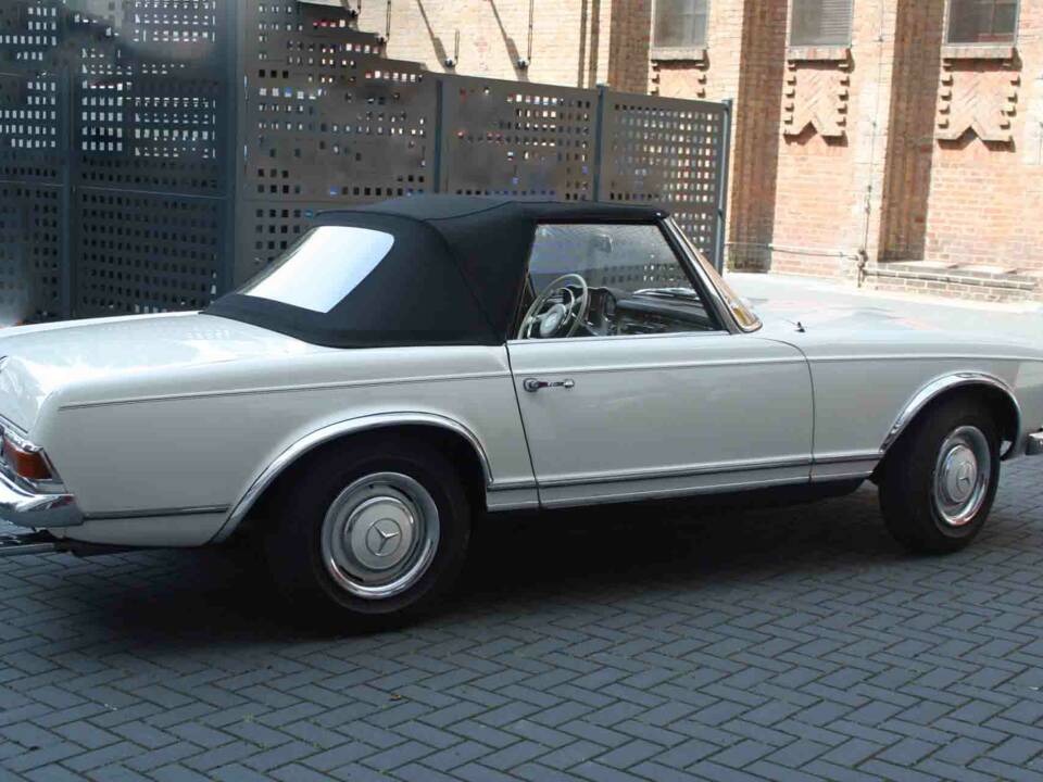 Immagine 4/18 di Mercedes-Benz 230 SL (1966)