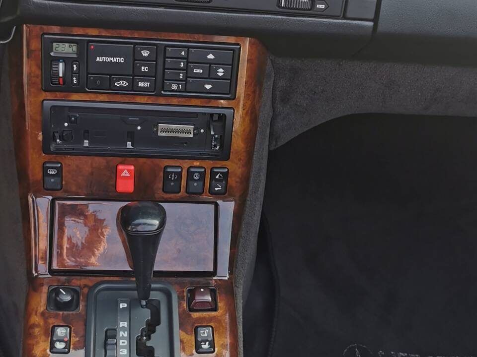 Afbeelding 11/58 van Mercedes-Benz 500 SL (1991)