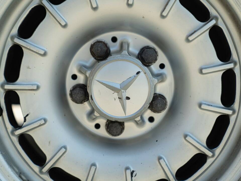 Afbeelding 21/50 van Mercedes-Benz 380 SEC (1982)