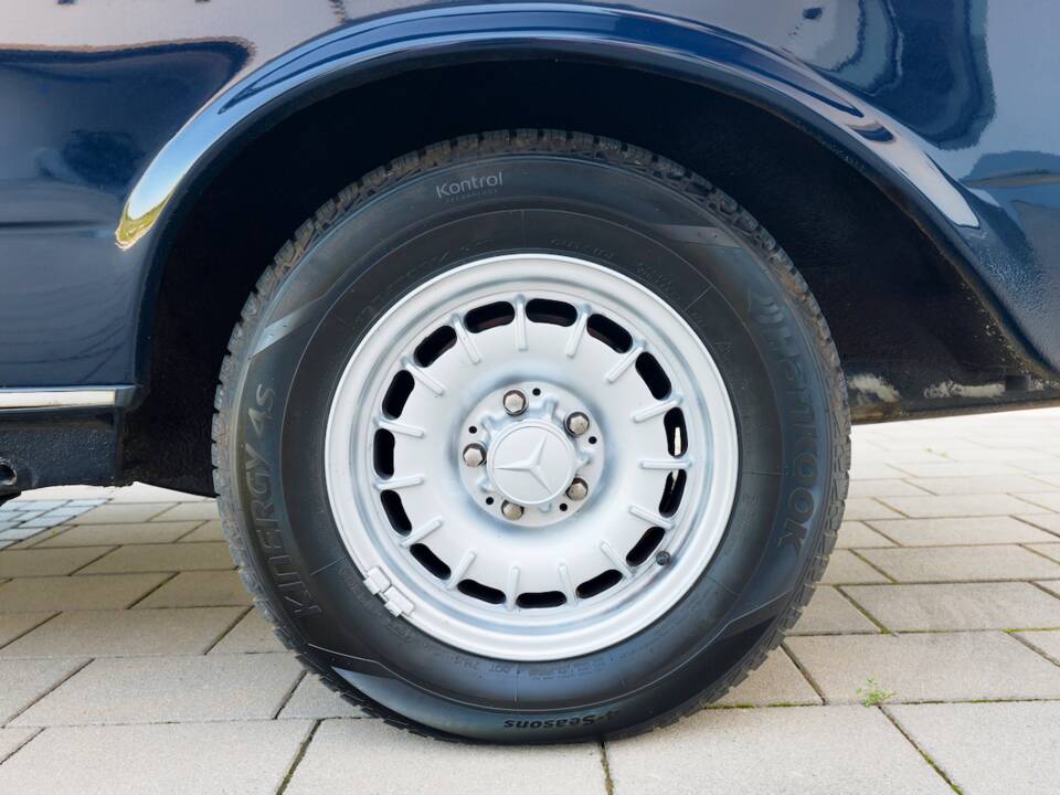 Bild 95/99 von Mercedes-Benz 230 CE (1983)