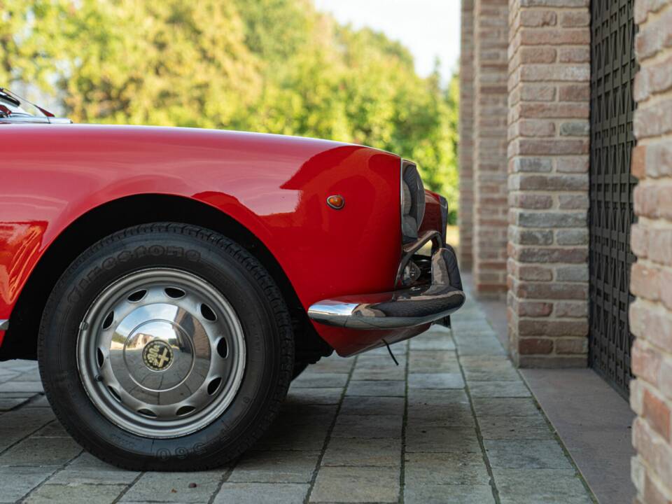 Image 22/50 of Alfa Romeo Giulia 1600 Spider (1964)