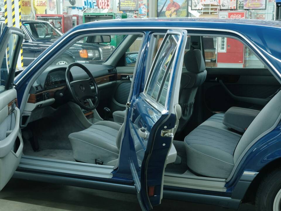 Bild 49/50 von Mercedes-Benz 300 SE (1990)
