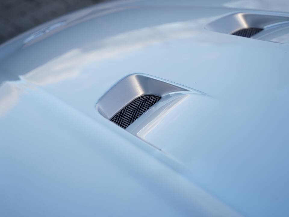 Immagine 38/50 di Aston Martin DBS (2011)