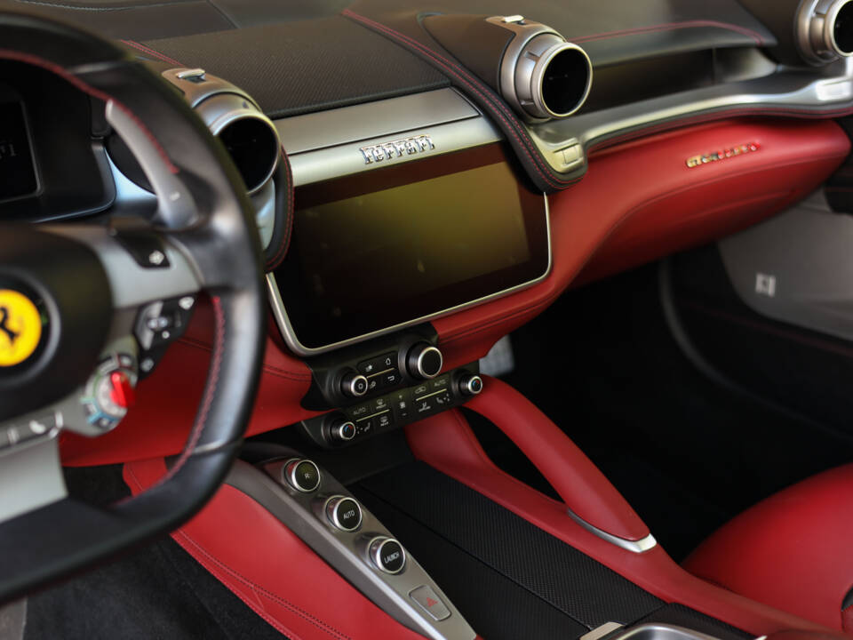 Immagine 42/61 di Ferrari GTC4Lusso (2017)
