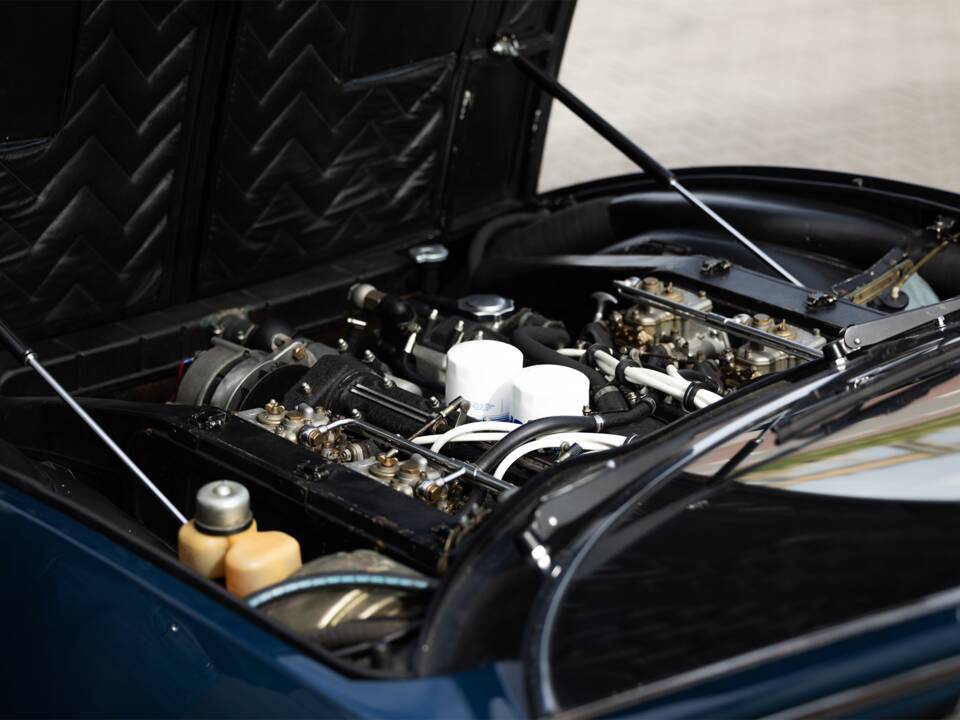 Imagen 35/36 de Ferrari 365 GTC/4 (1972)