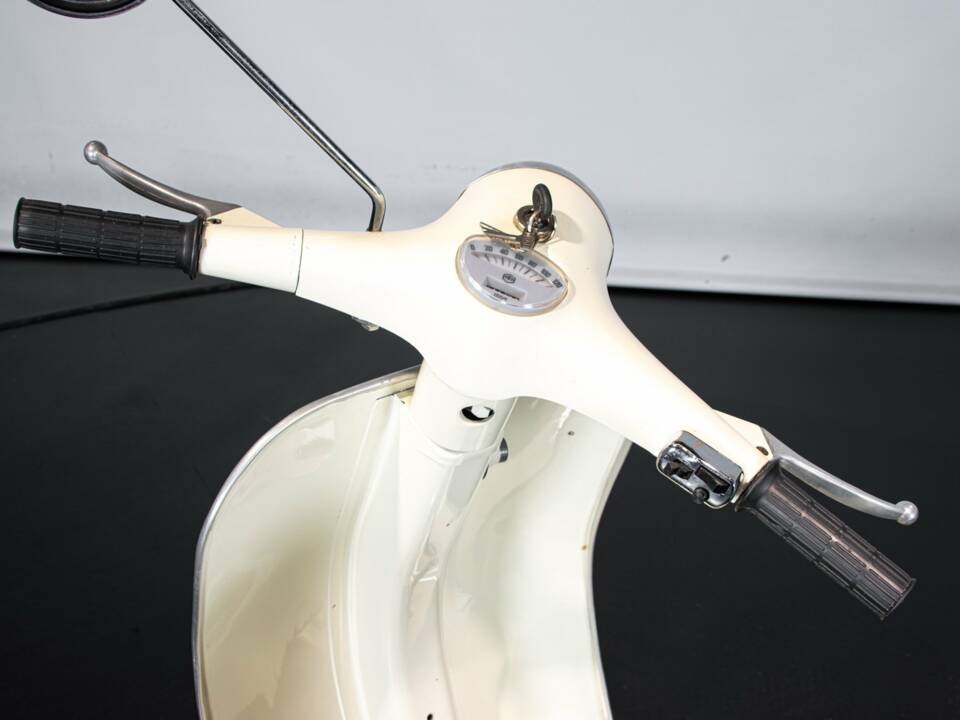 Image 13/33 of Piaggio DUMMY (1982)